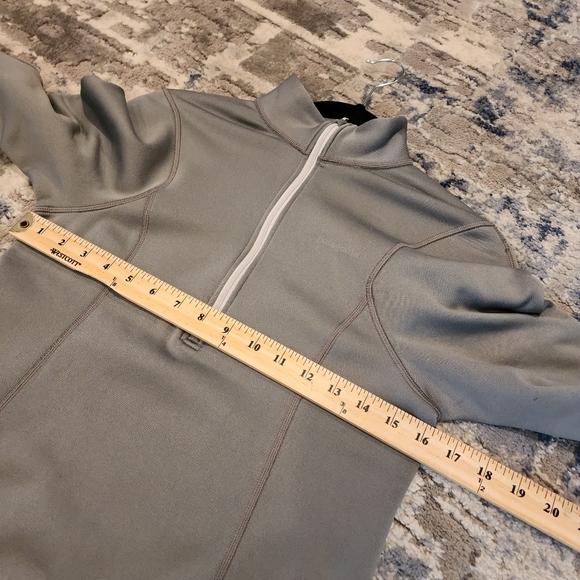 Patagonia women's 1/4 zip fleece lined grey pullover.  Small. - Picture 9 of 16